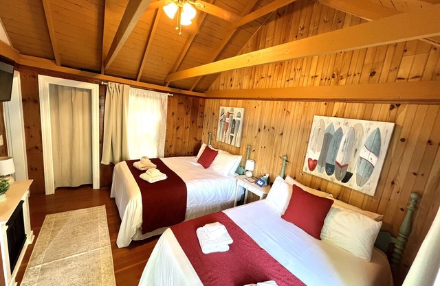 Cottage 11 - Year Round - Pet Friendly - 1 Bed / 1 Bath w/ Private Courtyard