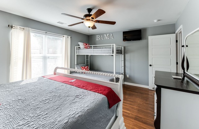 Cottage 2 miles from University of Alabama Campus