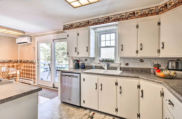 NEW! Cottage 3 Miles to Dwntwn & Bangor Waterfront