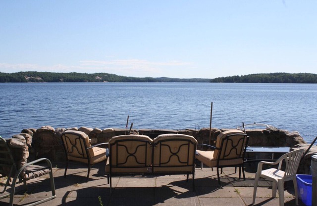 Cottage Nr. 3: Unberührte Waterfront! Häuschen am Rand von Bon Echo