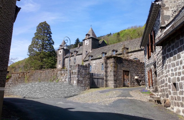 Ferienhaus 50 m², in einer kleinen Talstadt am Ufer des Flusses Aspre.