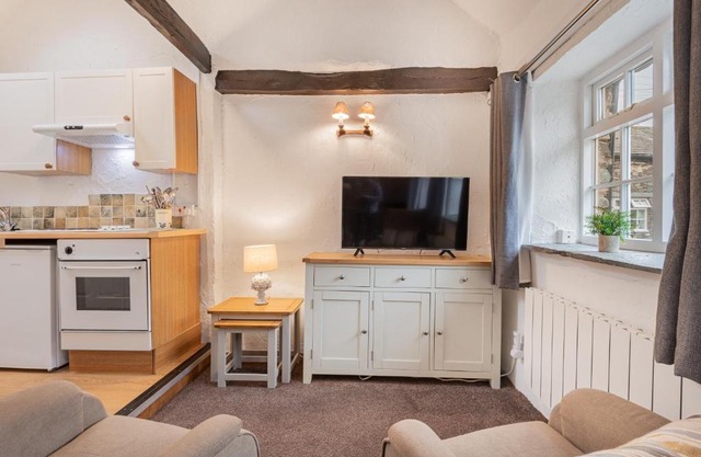 Cottage 6 Studio Mews