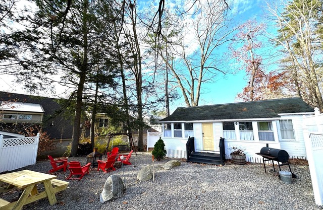 Cottage 8-9 - Year Round - Pet Friendly - Stand Alone 2 Bedroom / 2 Bath