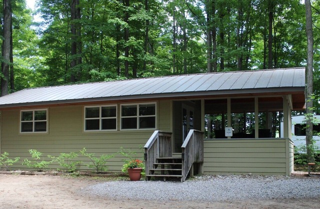 Cottage 8 sleeps 4 people