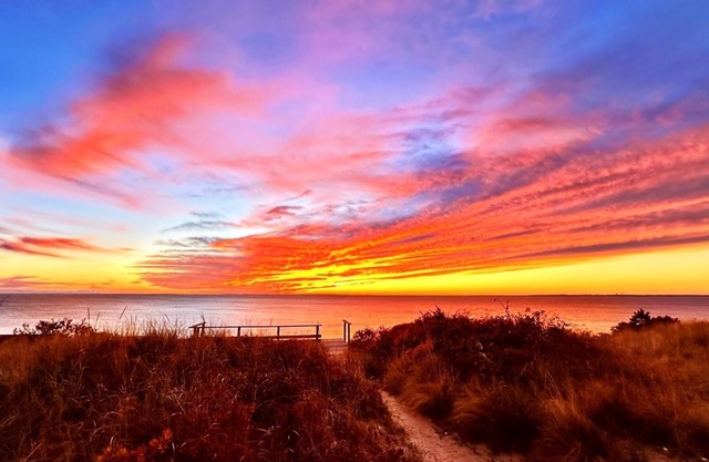Spektakuläre Aussicht auf die Cape Cod Bay an einem privaten Strand!