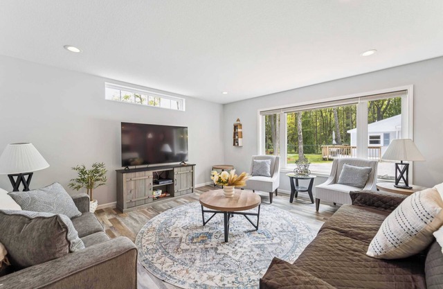 Cottage 9 - 3BR Lake Retreat | Stunning Views