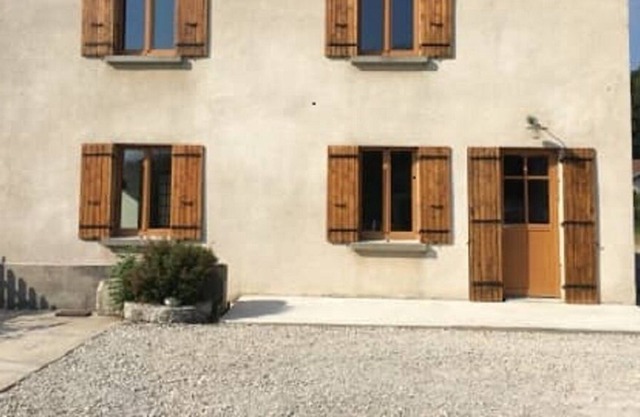 Ferienhaus zu jeder Jahreszeit im Land der Seen und Wasserfälle