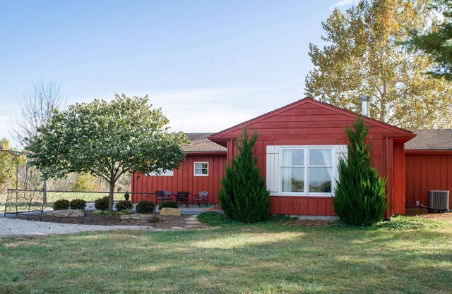 Cottage at Cedar Valley Forest - 60 acres of gorgeous Kansas scenery!