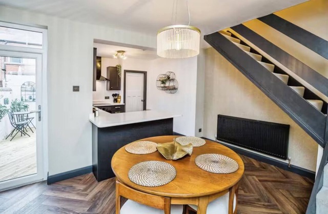 Cottage by Canal and Centre By Cheshire Escapes