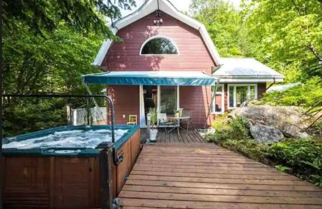 Cottage by River Falls with Hot Tub & Sauna