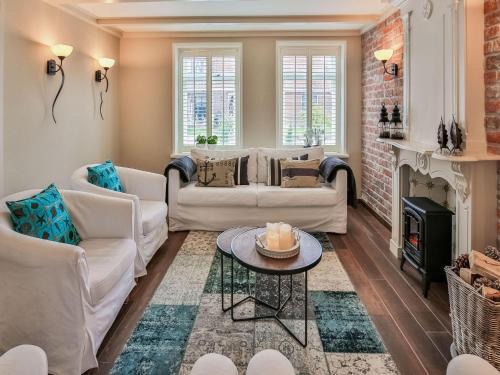 Cottage by Wadden Sea with Scenic Views, cleaning included