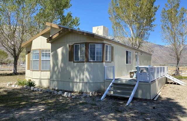 Cottage C near Death Valley at Olancha Lake