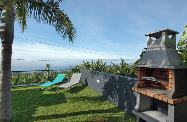Landhaus 'Capelos' mit Meerblick, Privatem Garten und Wi-Fi