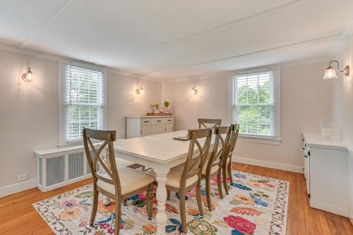Cottage-Chic Retreat Less Than 1 Mi to Connecticut River!