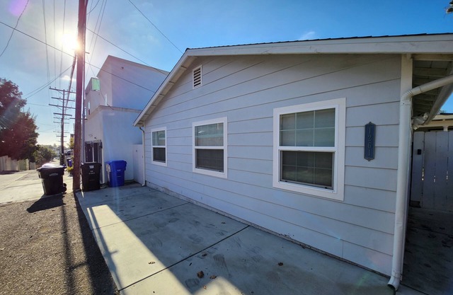 Cottage in heart of la jolla with parking