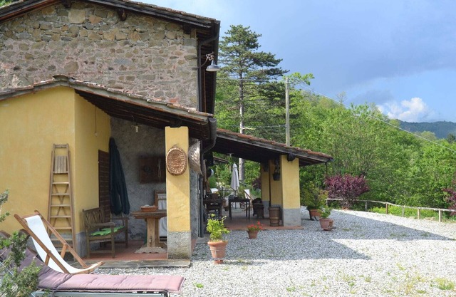 Traditionelles Cottage in Pescia mit Whirlpool