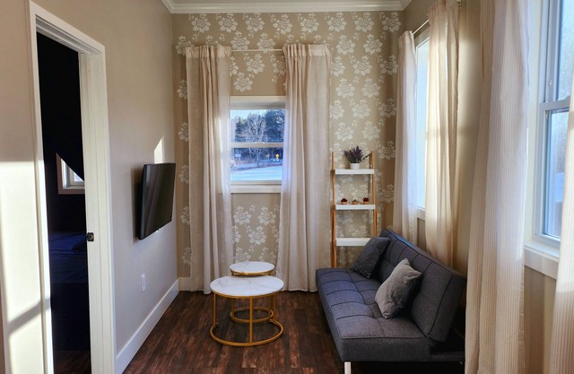 Cottage in Private Village On VT-100 (5-min to Mount Snow)