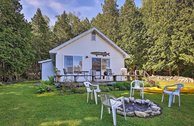 NEU! Cottage in Roweleys Bay mit Deck & Herbstfarben!