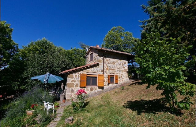 Ferienhaus in Seggiano mit Wald