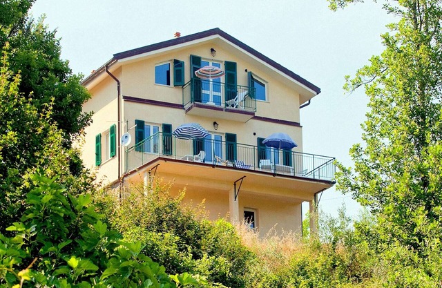 Atemberaubendes Cottage mit Balkon in Sesta Godano
