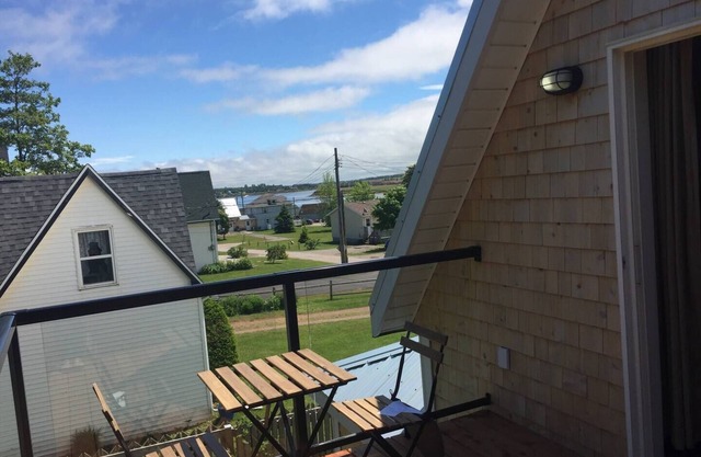 Cottage In The Heart Of North Rustico, Walking Distance To Beach & Restaurants
