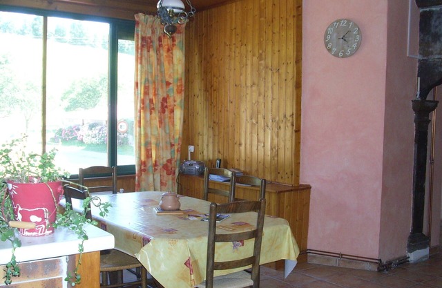 Cottage im Herzen eines Bauernhofs im Jura mit 2 Schlafzimmern
