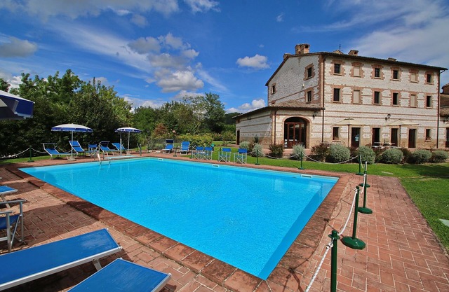 Exquisites Cottage in Urbania mit Swimmingpool