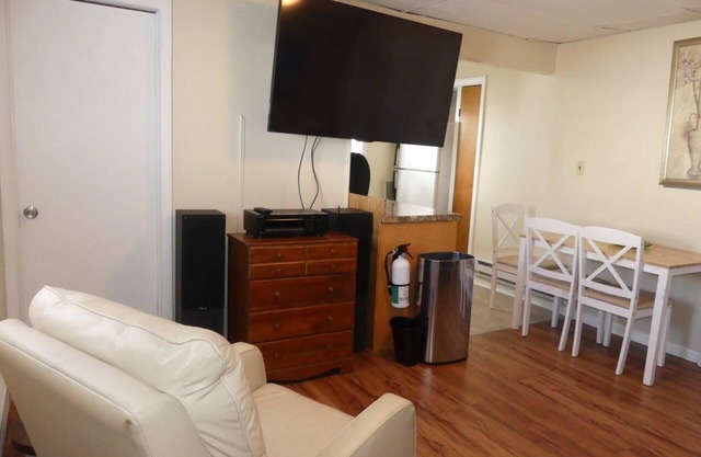 COTTAGE IS ONE BLOCK TO BEACH W/PRIVATE BACK YARD. WIFI & OUTSIDE SHOWER.