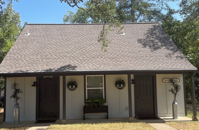 Cottage just 30 minutes from Texas A&M, 15 minutes from Premiere baseball field