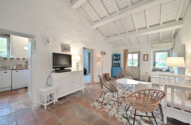 Landhaus 'La Maison D'amis Du Chateau' mit Gemeinschaftspool, Wi-Fi und Klimaanlage