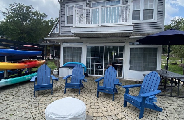 Cottage Lakehouse