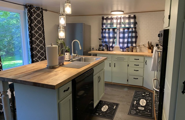 Newly renovated Cottage with large fenced in backyard