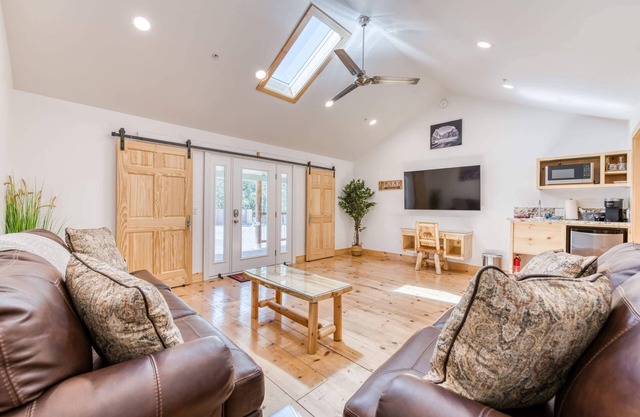 Cottage Like Suite with Private Hot Tub