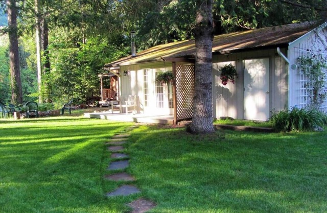 Cottage Located Directly On The River