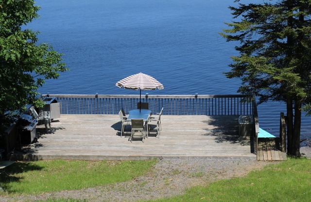 Cottage! Memories! Sunsets! Hot tub & Sauna! Waterfront! Shallow Beach!