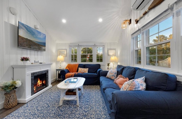 Cottage near Beach, Fenced Patio, Pond View, Firepit