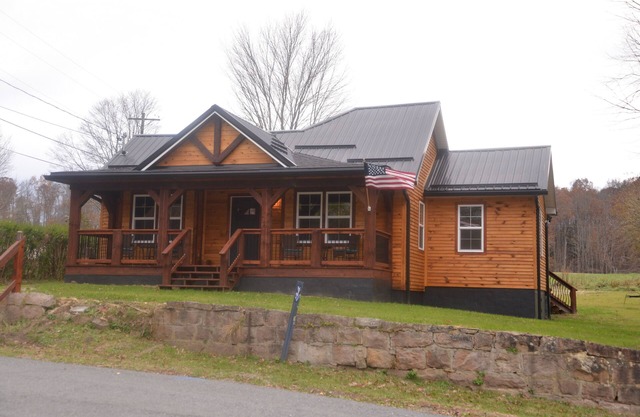 Cottage New River National Park 3 Minutes to the Bridge. Renovated & Hot Tub.