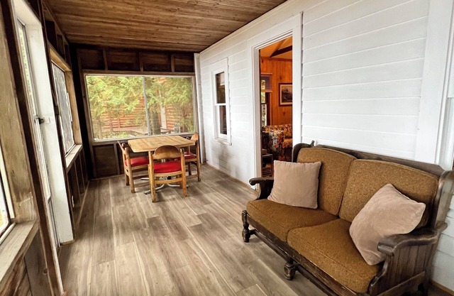 Cottage Number "1" is a Terrific 2-bedroom cottage on Hubbard Lake
