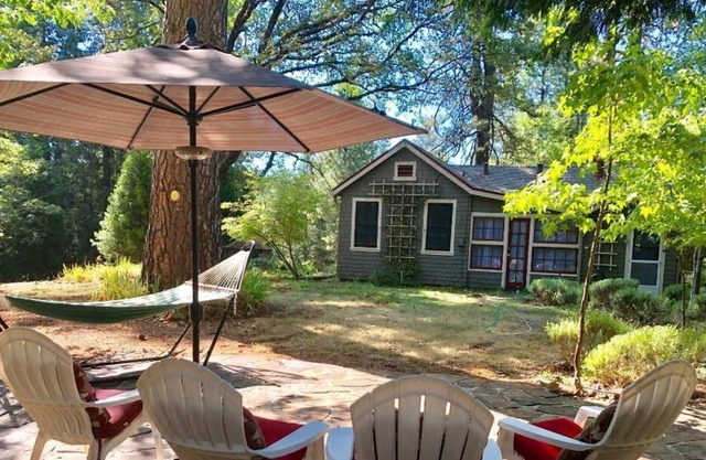 Cottage bietet eine komfortable und ruhige Umgebung, ideal zum Entspannen.