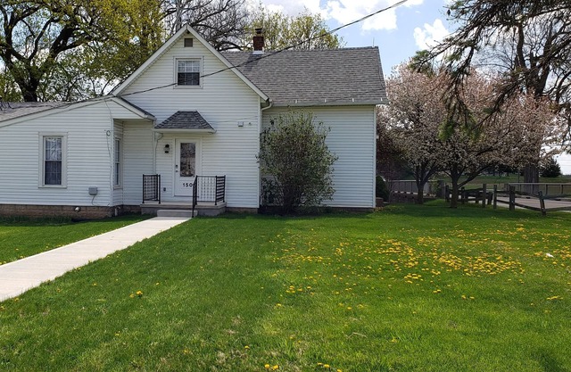 Cottage on 2 acre lot next to Little Darby Creek