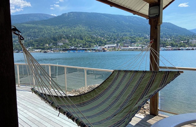 Cottage on a private sandy beach with a gorgeous view of the city of Nelson.