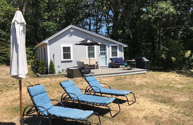 Cottage on freshwater lake with short walk to town beach