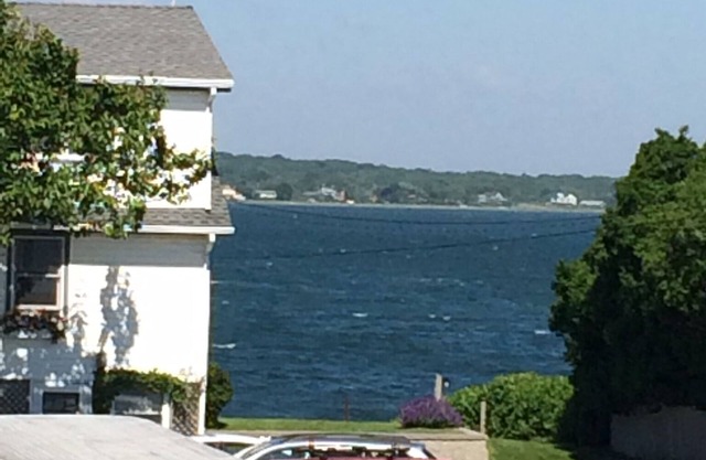 Cottage On Lake Montauk