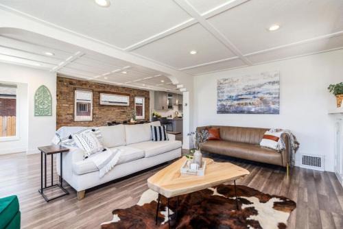 Cottage on Main Only Minutes to Downtown SLC