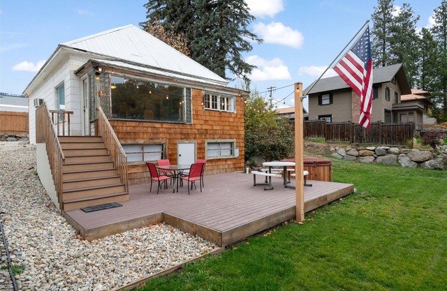 Cottage on Main - Steps from everything