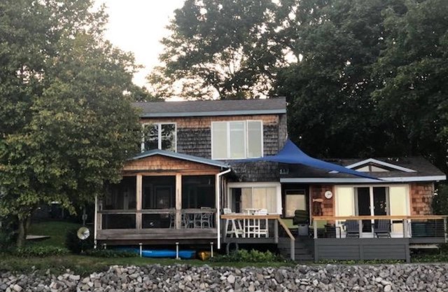 Cottage on Saratoga Lake within 10 minutes to Race Track and Broadway Avenue