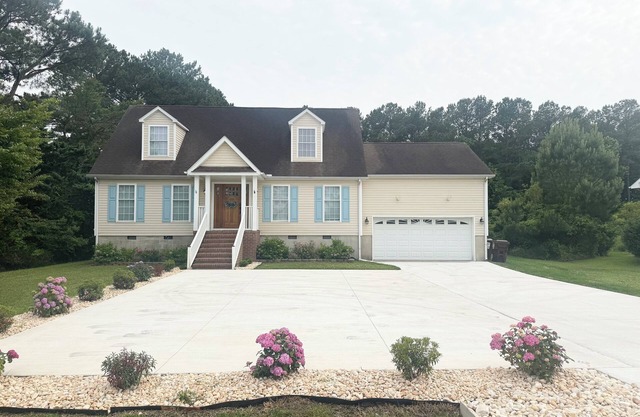 Cottage on Snug Harbor, minutes from O.C. beaches, Berlin, and Assateague.