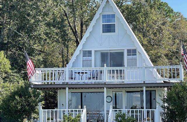 Cottage on the Lake