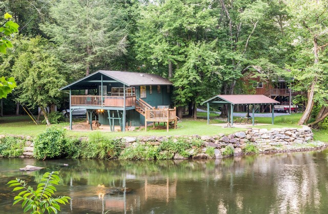 Cottage am Tuckasegee River mit Whirlpool, Feuerstelle und überdachtem Picknickplatz
