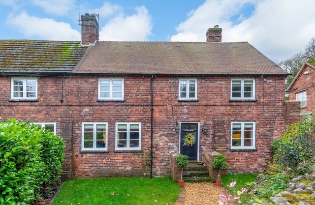 Cottage Retreat - Fireplace & Garden nr Ironbridge | Pass the Keys